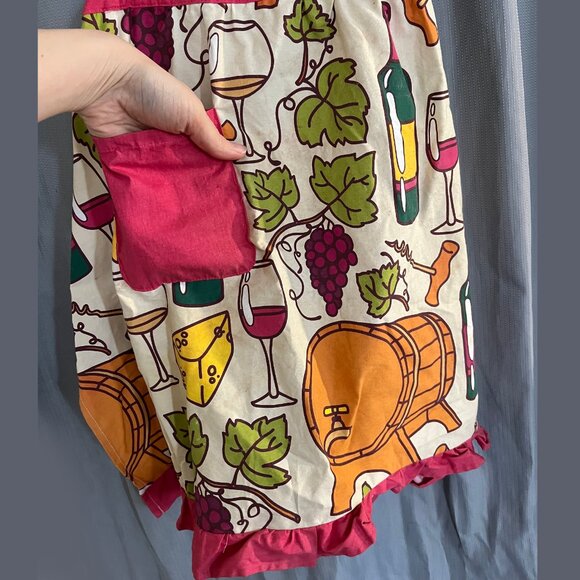 "It's Wine O'clock Somewhere" Apron - Picture 5 of 5